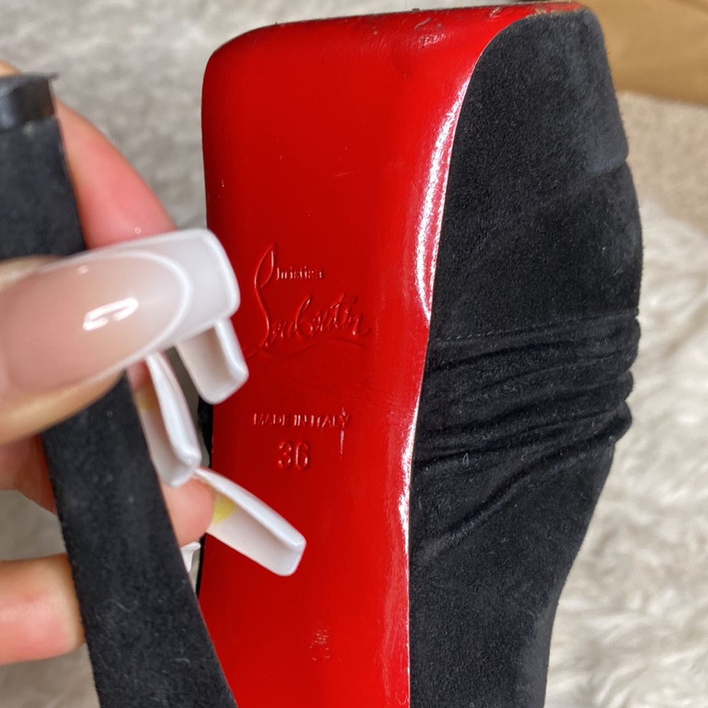 Red bottoms 👠 - Picture 3 of 4